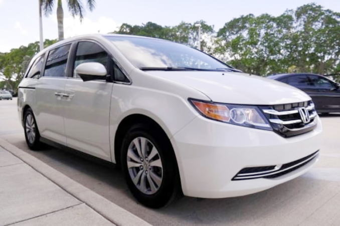 観光ツアーで使用しているミニバン